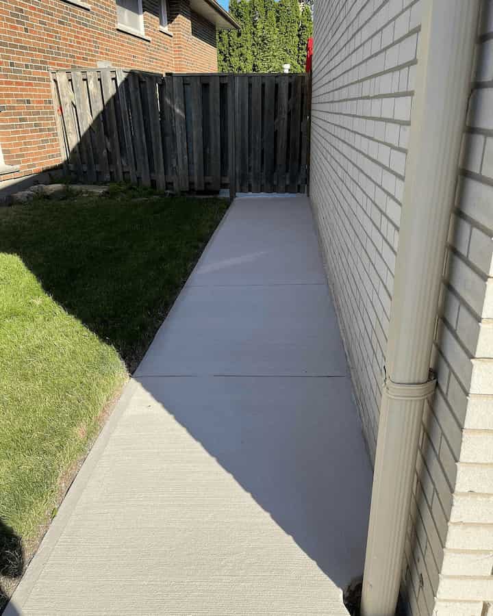 Concrete walkway overlay in Mississauga