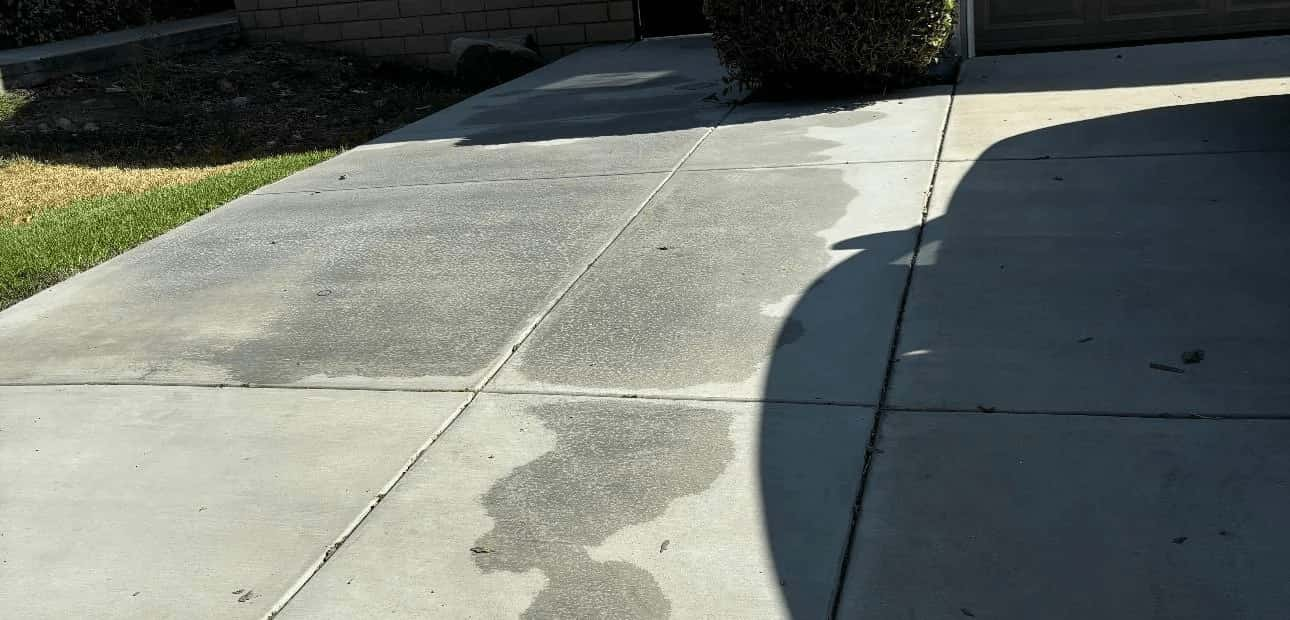 WATER STAINS IN A FRESH CONCRETE DRIVEWAY IN TORONTO